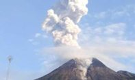 Info Terbaru Gunung Merapi: Terdengar Suara Guguran Tiga Kali dan Asap Membumbung 50 Meter