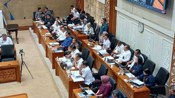 Rapat Bersama Baleg DPR Soal RUU DKJ, Mendagri Tegaskan Gubernur Jakarta Tetap Dipilih Rakyat