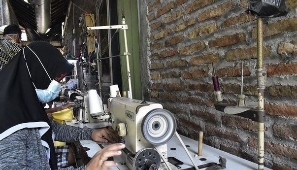 Siti Mahmudah, Pengusaha Konveksi yang Banting Setir Produksi Masker Souvenir