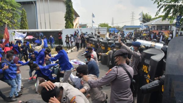 Rektor UGM: Mahasiswa Sebaiknya Tak Turun ke Jalan dalam Menyampaikan Pendapatnya