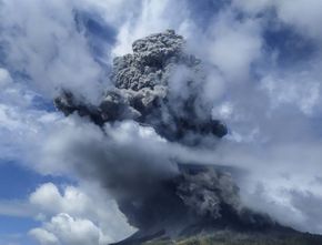 Berita Terkini: Dalam 3 Jam, Gunung Sinabung Meletus Tiga Kali Hari ini