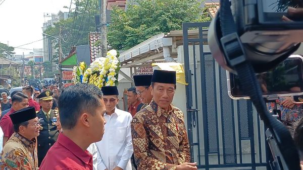 Presiden Jokowi dan Gibran Takziah ke Rumah Duka Hamzah Haz