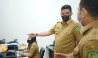 Kecewanya Bobby Nasution, Loket Pelayanan Disdukcapil Kota Medan Belum Buka Saat Jam Kerja