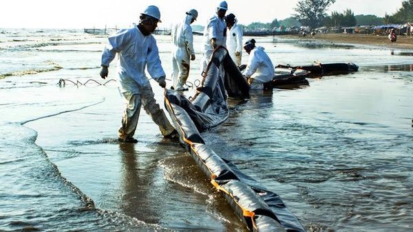 Nestapa Para Nelayan di Pesisir Karawang Pasca Insiden Minyak Tumpah Pertamina