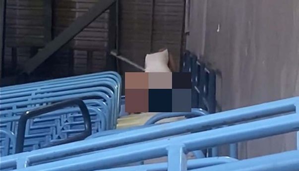 Sudah “Ngga Tahan”? Pasangan Kekasih Mabuk Cinta Main Seks di Stadion dan Jadi Tontonan