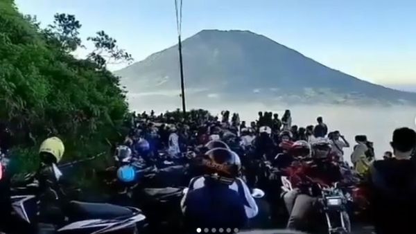 Berita Jateng: Pengunjung Membeludak, Gunung Telomoyo Ditutup Sementara