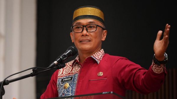 Pj Gubernur Sulsel Zudan Fakrulloh Siapkan Beasiswa S3 untuk Guru Berprestasi