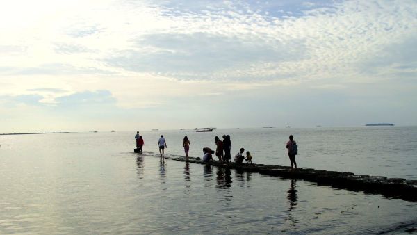 Berlibur di Pantai Tanjung Pasir Tangerang