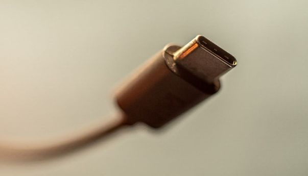 Mulai Desember 2024, Semua iPhone Baru di Uni Eropa Harus Menggunakan Pengisi Daya USB-C