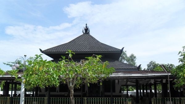 3 Wisata Religi Jawa Tengah yang Wajib Dikunjungi!