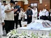 Prabowo Melayat ke Rumah Duka Almarhum Eddie Marzuki, Berikan Perhomatan ke Tokoh Pencak Silat Dunia
