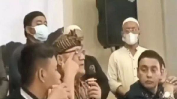 Azam Khan: Pria yang Sebut “Hanya Monyet” Bagi Warga yang Mau Tinggal di Kalimantan, Pengacara Ormas FPI