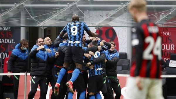 Babak Belur, Inter Milan Pecundangi AC Milan 3-0