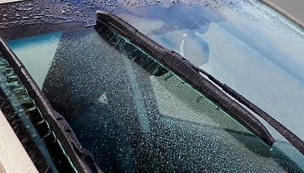 Selalu Cek Sebelum Mengemudi, Inilah 5 Penyebab Air Wiper Mobil Tidak Keluar