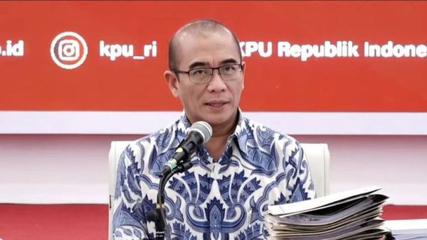 Ketua KPU Hasyim Asy'ari Bantah Dapat Kue Ultah dari Caleg PSI: Saya yang Siapkan Sendiri