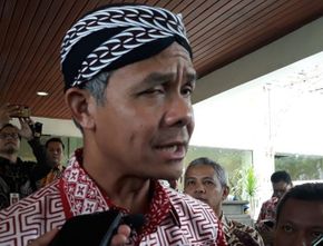 Berita Jateng: Ganjar Pranowo Perbolehkan Warga Gelar Malam Tirakatan HUT RI