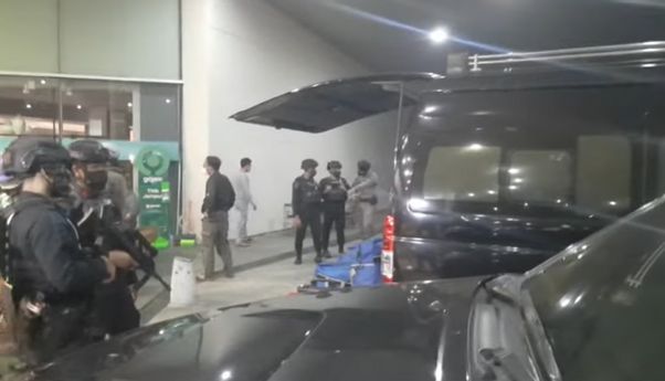 Harap Tenang Warga Depok! Tak Ada Bom, Plafon Margo City Ambruk Akibat Lift Barang yang Jatuh