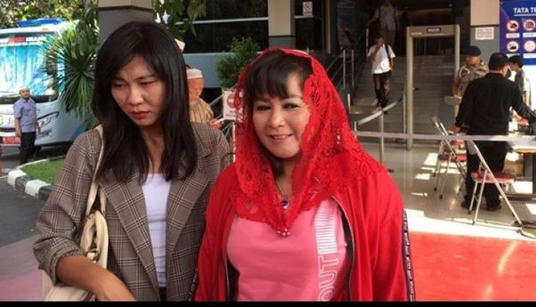 Dewi Tanjung: Semoga Rizieq Dimusnahkan Oleh Allah SWT di Tahun 2021