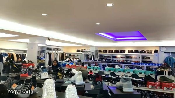 Outlet Biru Jogja: Tempat Berbelanja Murah Favorit Mahasiswa Baru