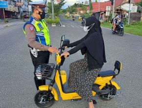 Respons Menohok Netizen Tahu Polisi Larang Sepeda Listrik di Jalan Raya: Gak Bisa Cuan Ya Pak?
