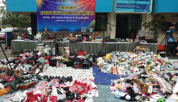 Panas, Bea Cukai Jogja Musnahkan Alat Bantu Seks Ilegal dari Tiongkok