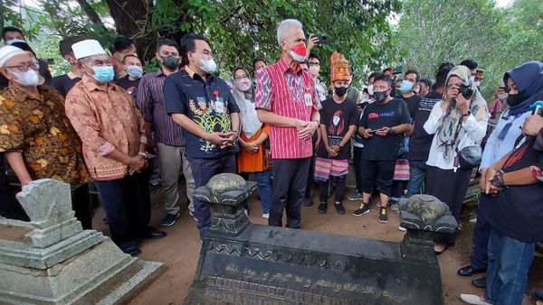 Ganjar Pranowo Ziarah ke Makam Pocut Meurah Intan, Janji Usulkan Jadi Pahlawan Nasional