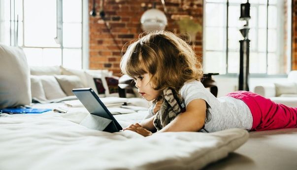 Orang Tua Perlu Tahu Ini Jika Buah Hati Suka Nonton Youtube