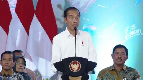 Jokowi Imbau Masyarakat Disiplin Jaga Kesehatan: Kartu KIS dan BPJS Itu Digunakan untuk Berjaga-jaga