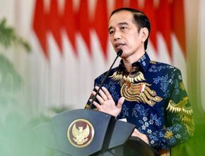 Aneh Jika Hanya Marah tapi Menteri Tak Becus Tak Dipecat, atau Jokowi yang Perlu Diganti?
