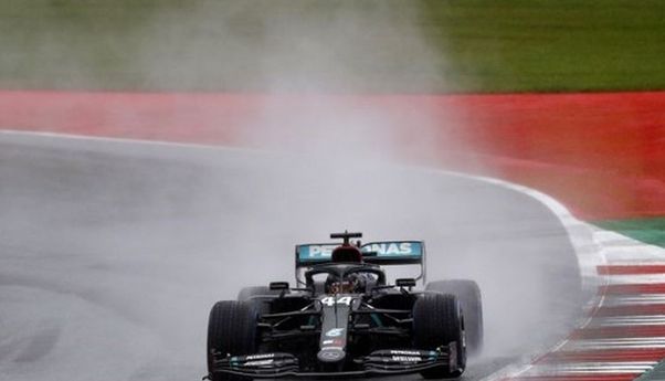 Hasil Formula 1 GP Inggris: Lewis Hamilton Juara Kendati dengan Ban Pecah