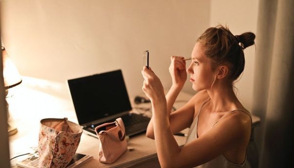 Ahli Kecantikan: 3 Tips Memilih Produk Makeup Contour untuk Pemula
