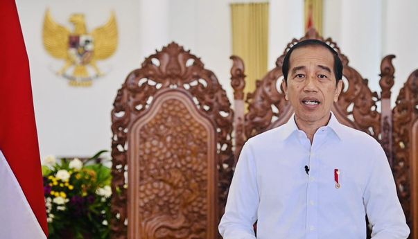 Hardiknas 2023, Jokowi Sematkan Tanda Kehormatan ke 5.685 Guru dan PNS