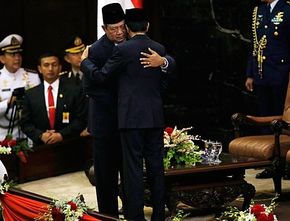 Mengenang Momen Hangat SBY Kepada Jokowi Saat Dilantik Menjadi Presiden Periode 2014-2019