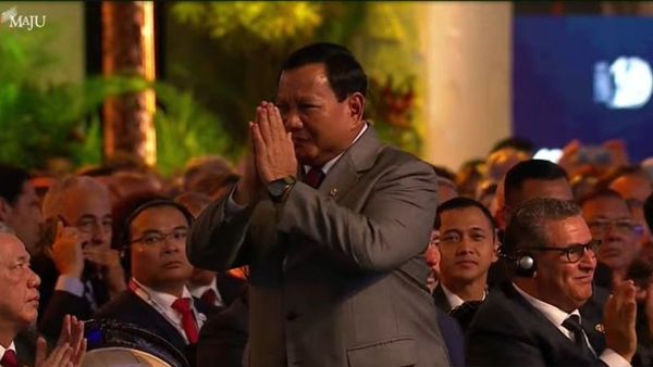 Momen Jokowi Kenalkan Prabowo sebagai Presiden Terpilih di Hadapan Tamu WWF ke-10 di Bali