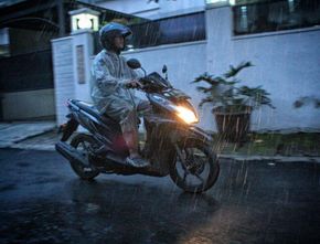 Musim Hujan, Hal Sepele Ini Bisa Bikin Motor Mati Mendadak