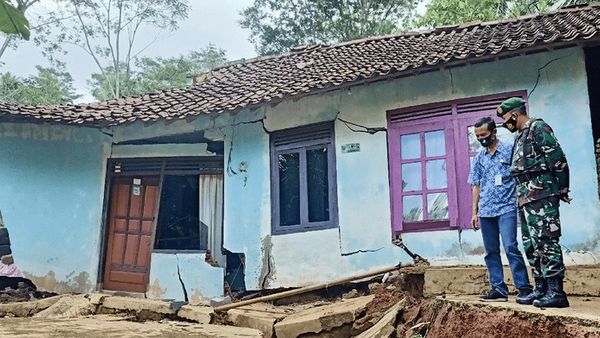 Tanah Bergerak di Banjarnegara, Satu Rumah Hampir Terbelah Dua