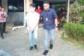 Ivan Sugianto yang Paksa Siswa SMA Sujud dan Menggonggong Jadi Tersangka