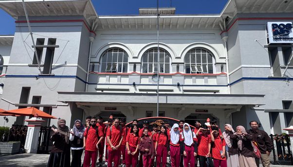 Siswa SMP Labschool UNY Ikuti Edutrip BI DIY dan Kantor Pos Besar Yogyakarta