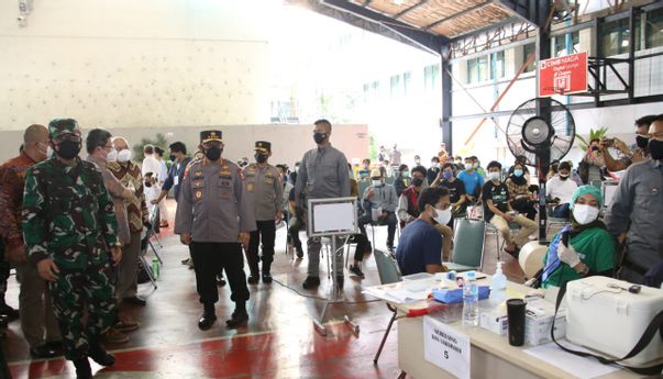 Kali ini Duo Panglima TNI dan Kapolri ada di Jakarta, Tinjau Vaksinasi di Pesantren Minhaajurrosyidiin