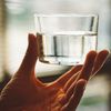 Apakah Sehat Minum Air Putih Sebelum Tidur? Simak Kata Ahli