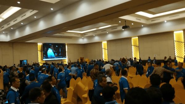 Kongres PAN Ricuh: Peserta Saling Adu Mulut dan Lempar Kursi