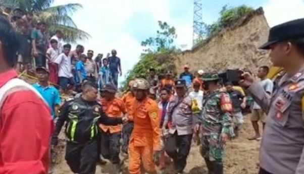 Tim SAR Akhirnya Bersahil Menemukan Korban Terakhir Tanah Longsor di Agam Sumatera Barat