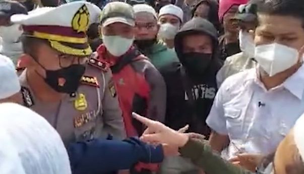 Menantu Habib Rizieq Ceramah Soal Negeri Sedang Tidak Sehat Sambil Tunjuk-tunjuk Pejabat Polda Metro Jaya