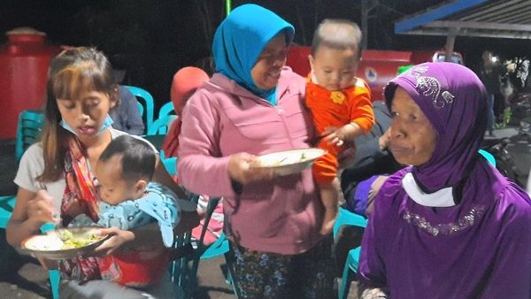 Bantuan Tak Kunjung Turun, Pengungsi Merapi di Klaten Bantingan Beli Lauk