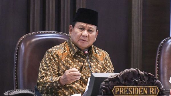 Rapat Perdana Kabinet Merah Putih, Prabowo: Jangan Bangga Jadi Anggota G20 Kalau Rakyat Masih Miskin