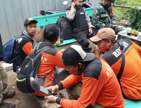 Berita Jateng: Perjuangan Tim SAR dalam Proses Evakuasi Pendaki Tewas di Gunung Lawu