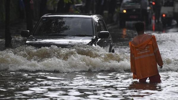 Terowongan Tol Cikunir Direndam Banjir Jakarta, Aktivitas Kendaraan Lumpuh