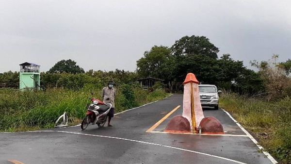 Berharap Turun Hujan, Sebuah Desa di Thailand Bangun Patung Penis Raksasa
