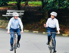 Pakai Sepeda Bambu Buatan Warga Jateng, Jokowi Ajak PM Australia Keliling Istana Bogor: Pengalaman yang Luar Bisa