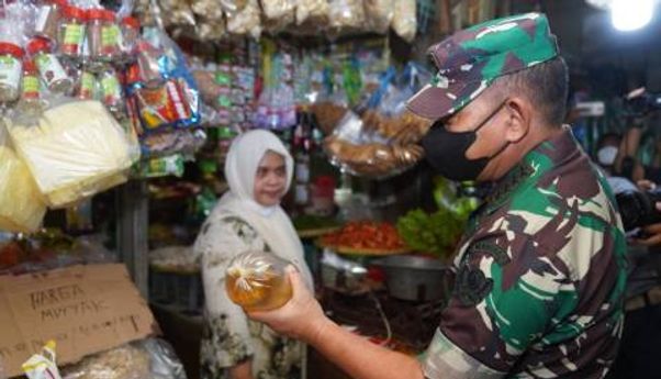 Jenderal Dudung Abdurachman Sidak Harga Minyak Goreng, Netizen: Ini Ngapain KSAD Ikut-ikutan?